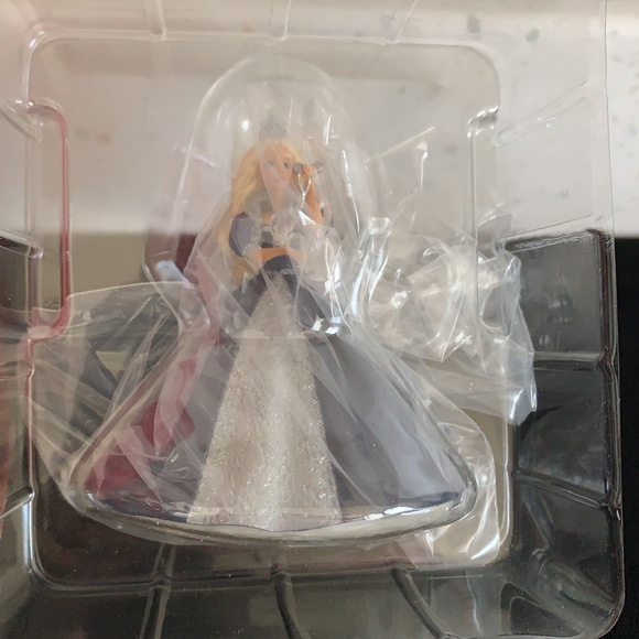 Hallmark Millennium Princess Barbie Ornament - Picture 10 of 16